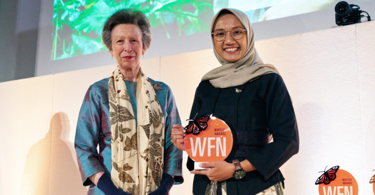 Rahayu Oktaviani, Alumni IPB University yang Dedikasikan Hidupnya Meneliti Owa Jawa hingga Meraih Whitley Award 2025