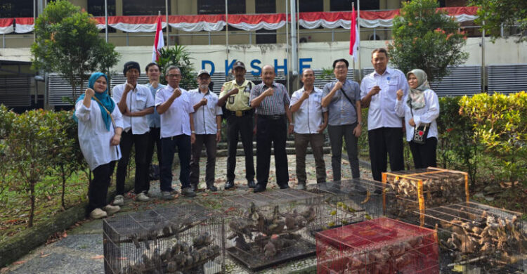 Peringati Hari Konservasi Alam Nasional, FAHUTAN Lepas Burung Lokal di Kampus Dramaga
